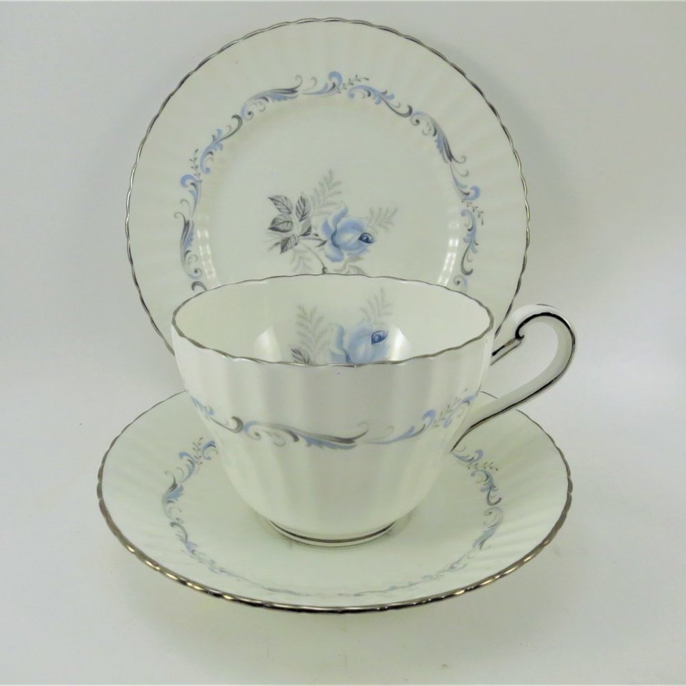 Paragon Teacup Trio Set (X2) plus Creamer and Sugar Bowl Morning Rose Bone China - Picture 3 of 10